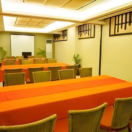 L Square Hotel Tarlac City Экстерьер фото