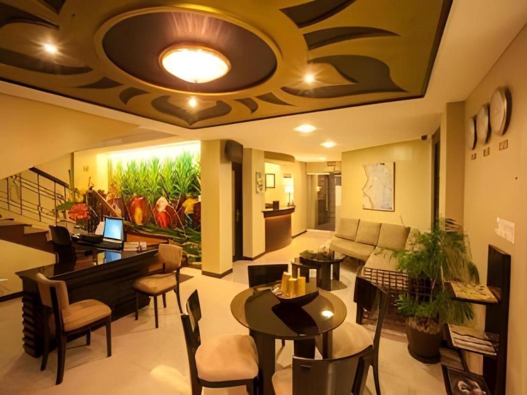 L Square Hotel Tarlac City Экстерьер фото