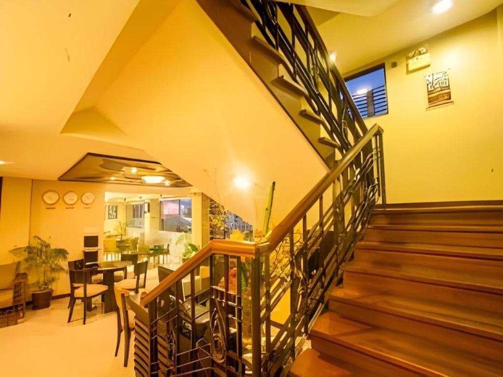 L Square Hotel Tarlac City Экстерьер фото