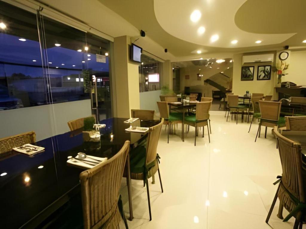 L Square Hotel Tarlac City Экстерьер фото