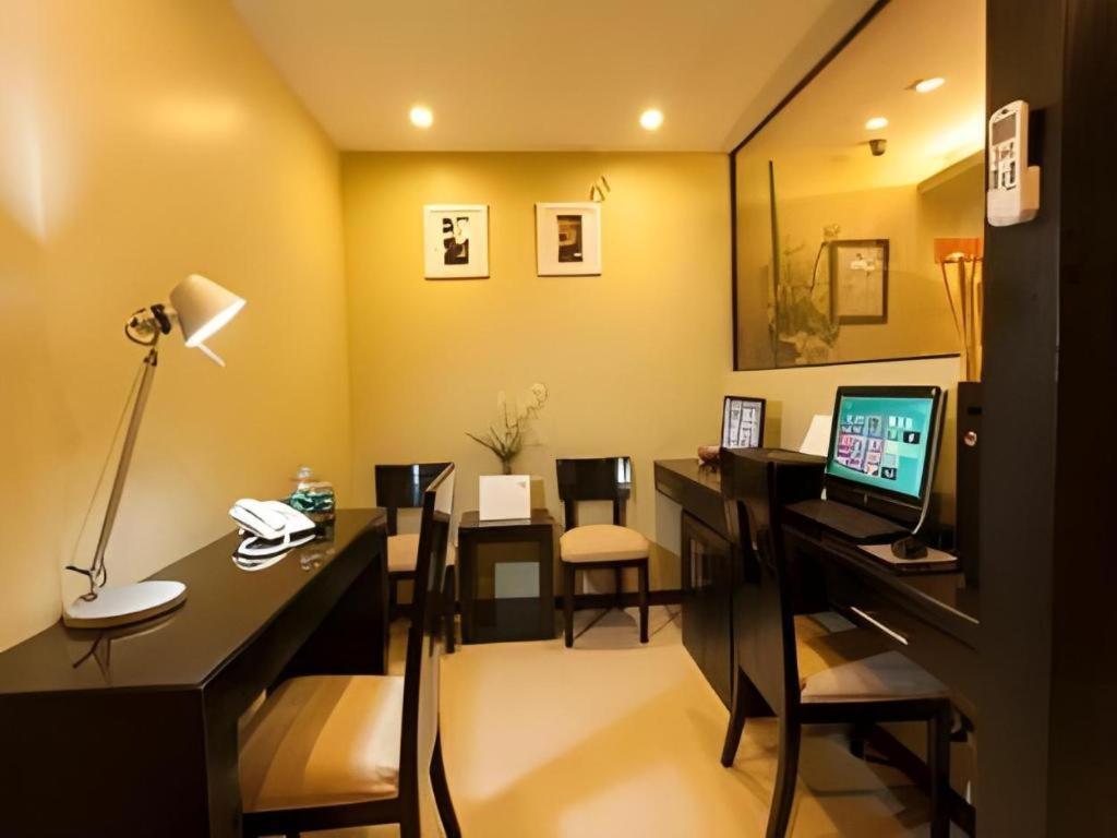 L Square Hotel Tarlac City Экстерьер фото