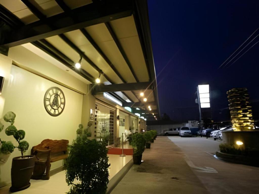 L Square Hotel Tarlac City Экстерьер фото