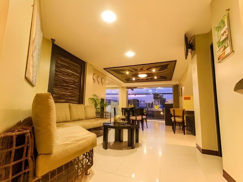 L Square Hotel Tarlac City Экстерьер фото