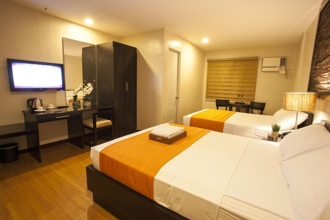 L Square Hotel Tarlac City Экстерьер фото