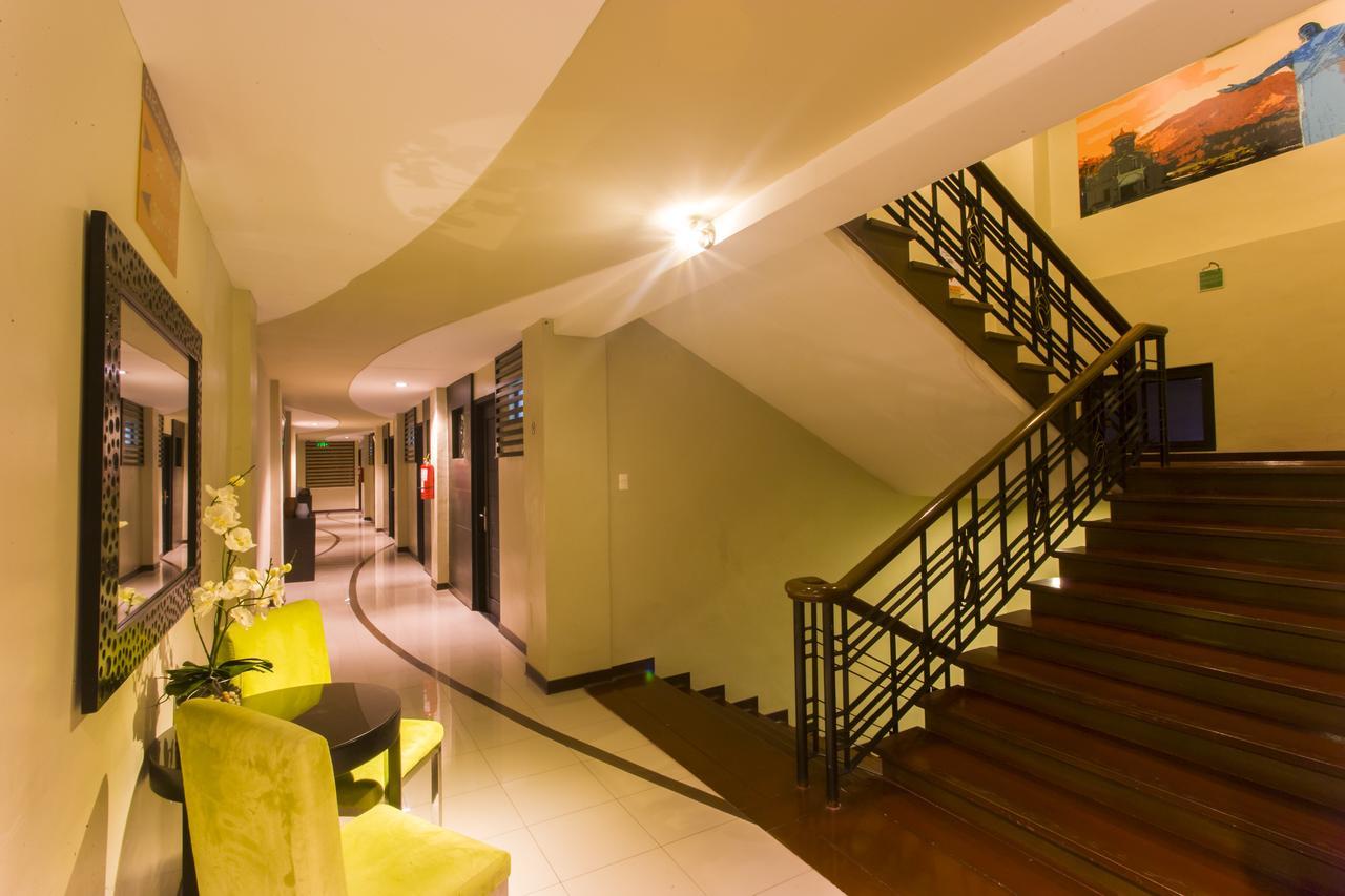 L Square Hotel Tarlac City Экстерьер фото
