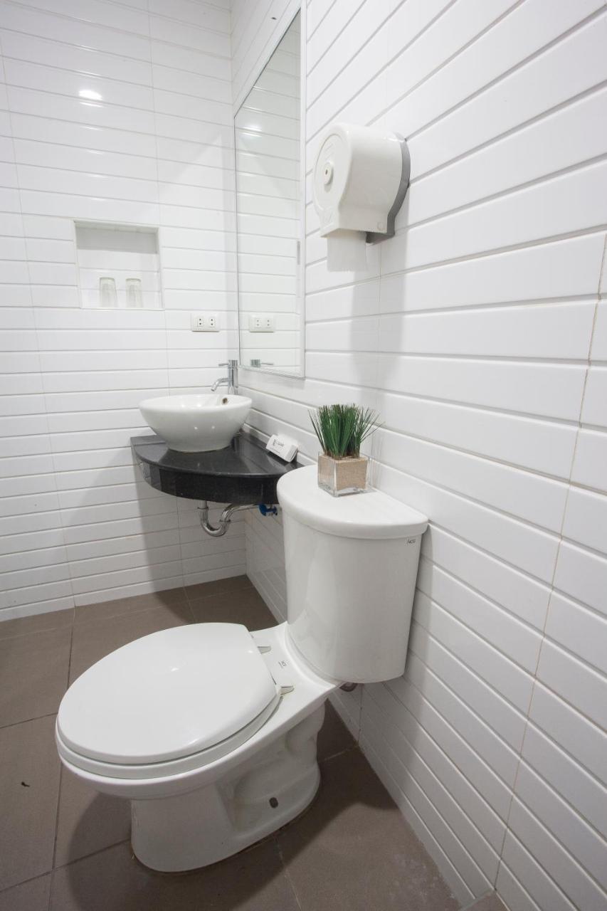 L Square Hotel Tarlac City Экстерьер фото